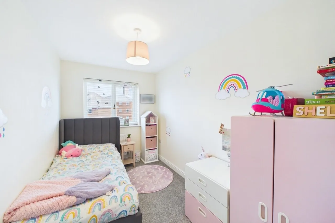 Wisteria Close, Warwick, photo 11