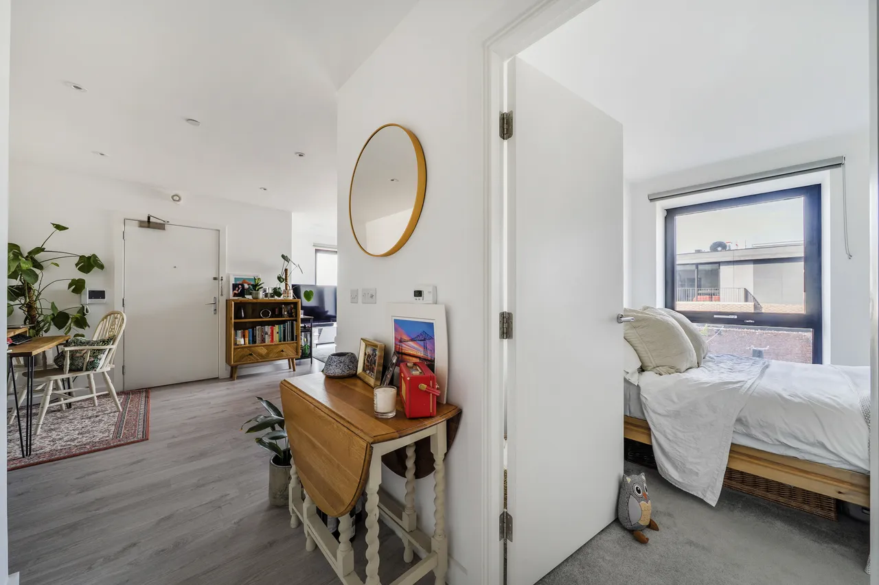 Apartment 1006, 15 Osiers Road, London, photo 8