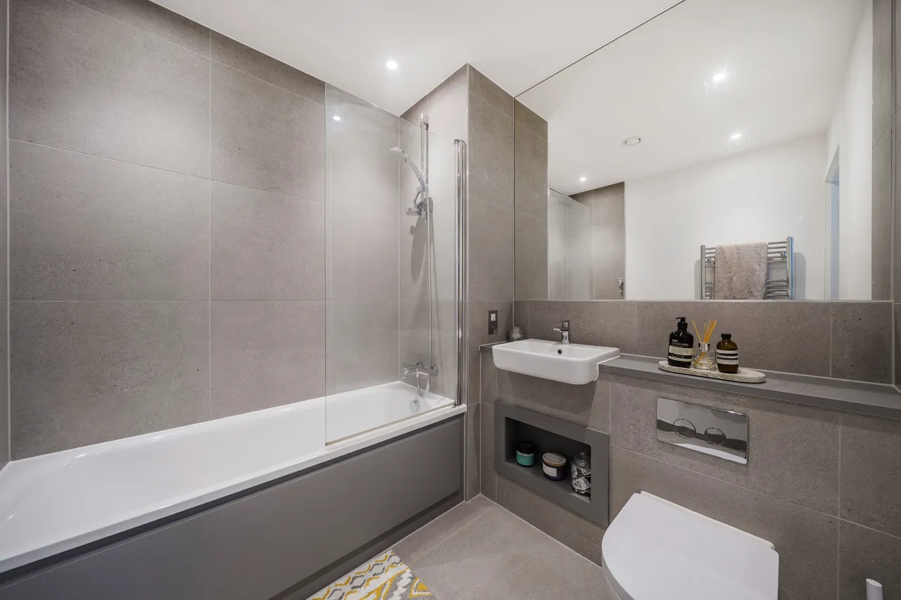 Apartment 1006, 15 Osiers Road, London, photo 6