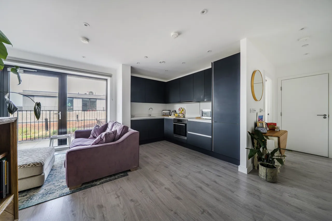 Apartment 1006, 15 Osiers Road, London, photo 9