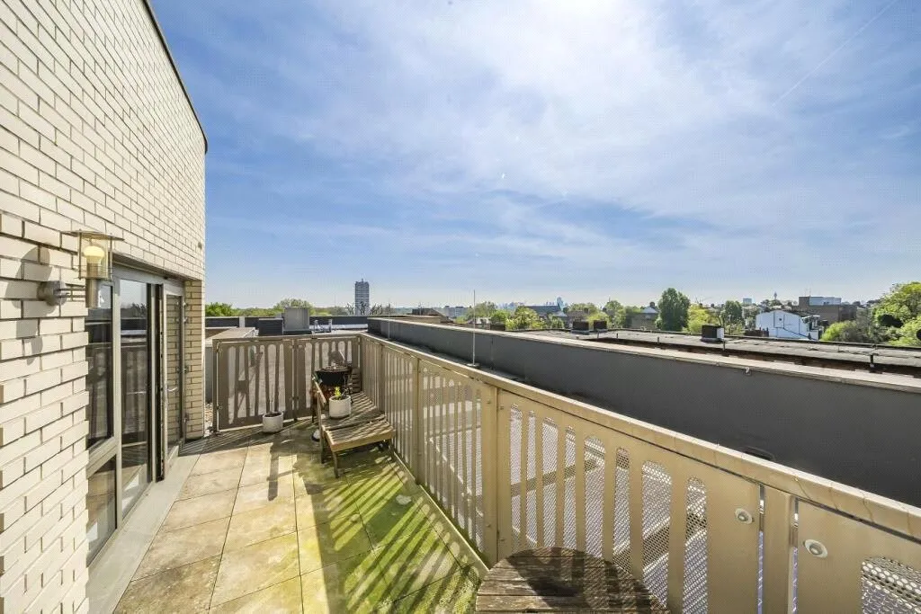 1 bed flat for sale — Huxley House, 32 Lawn Road, London, NW3