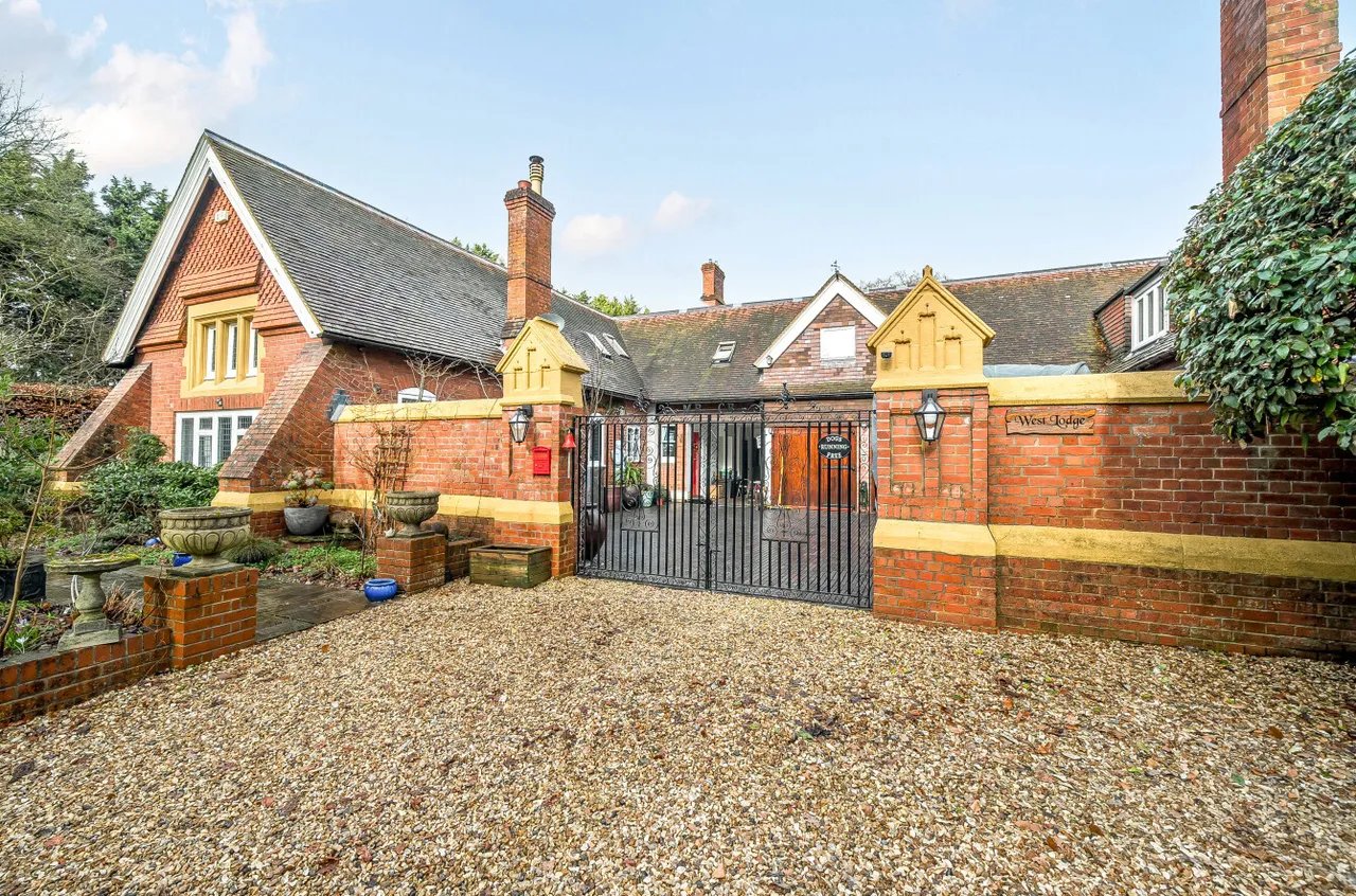 Church Road, Farley Hill, Reading, Berkshire, RG7 1UD, photo 27