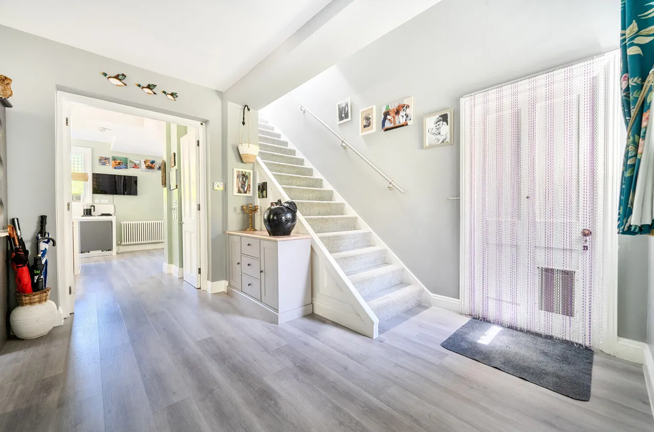 Church Road, Farley Hill, Reading, Berkshire, RG7 1UD, photo 6