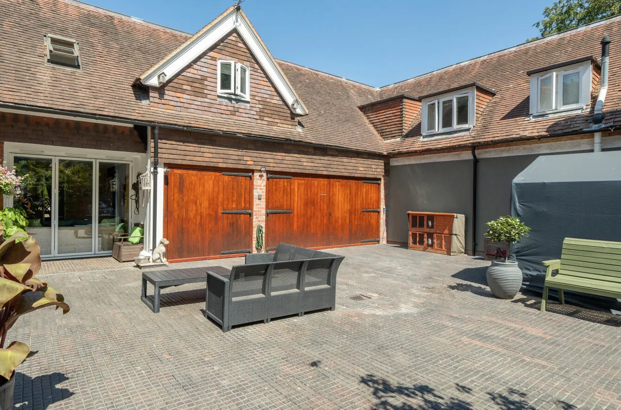 Church Road, Farley Hill, Reading, Berkshire, RG7 1UD, photo 28