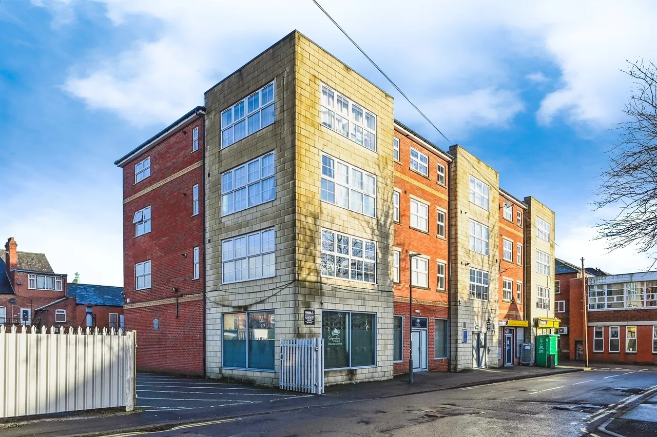 2 bed flat for sale, Crossley Street, Ripley, DE5