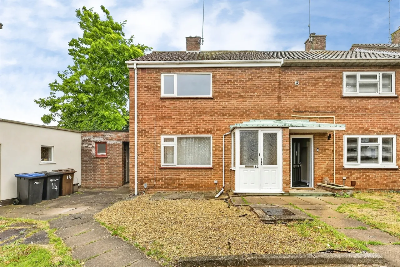 2 bed house for sale — Hinton Close, Northampton