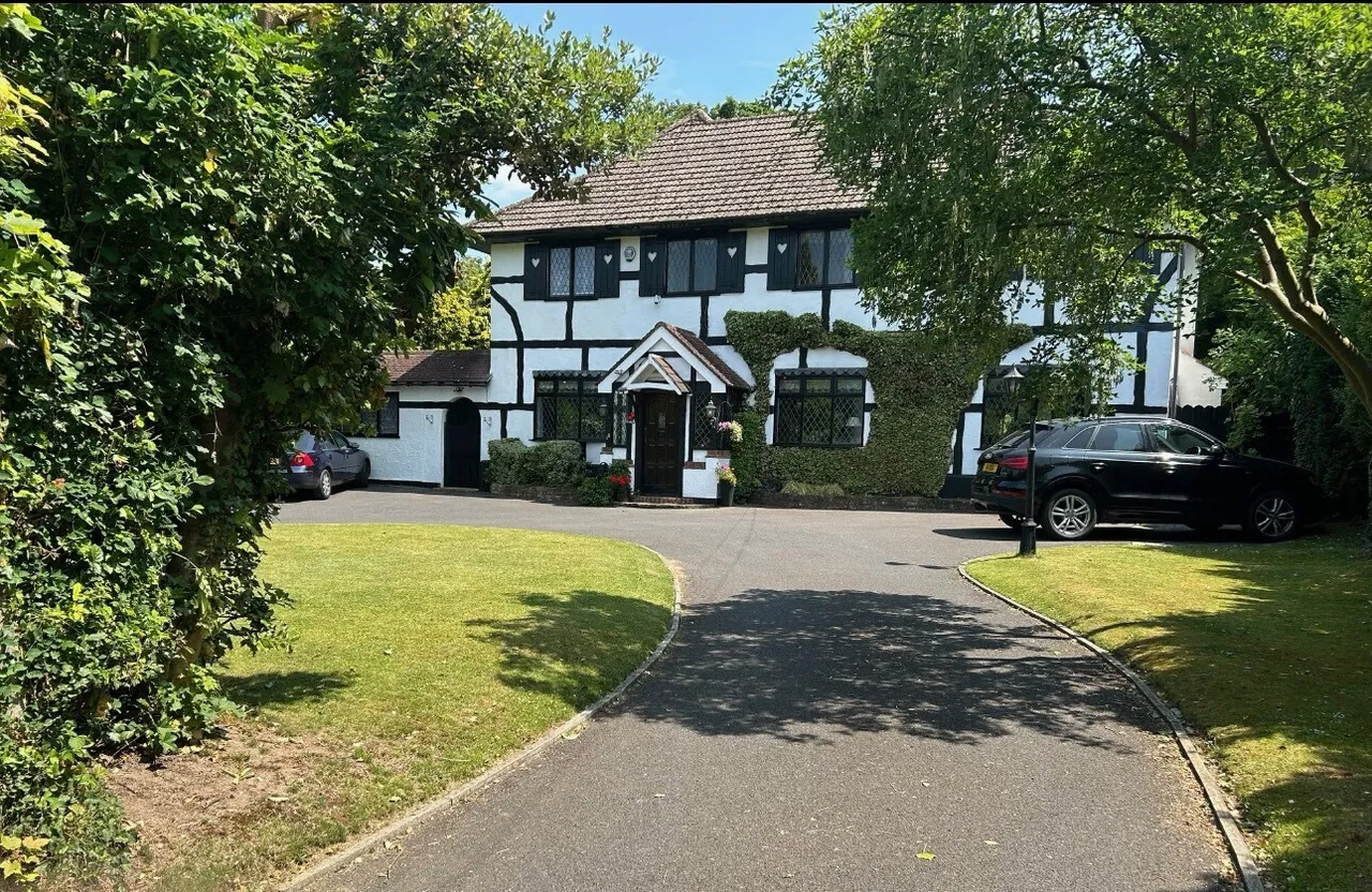 6 bed house for sale, Longdown Lane North, Epsom, KT17