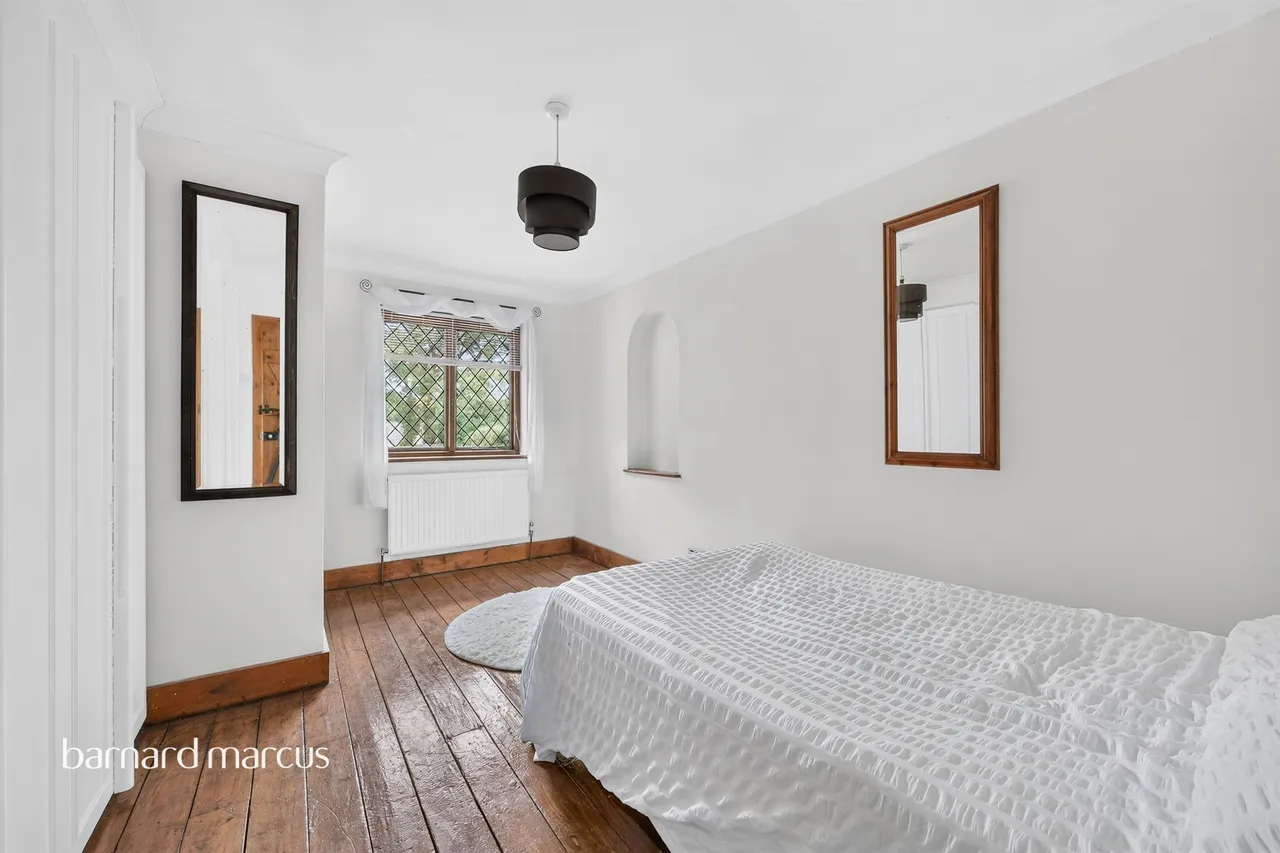 Longdown Lane North, Epsom, KT17, photo 13