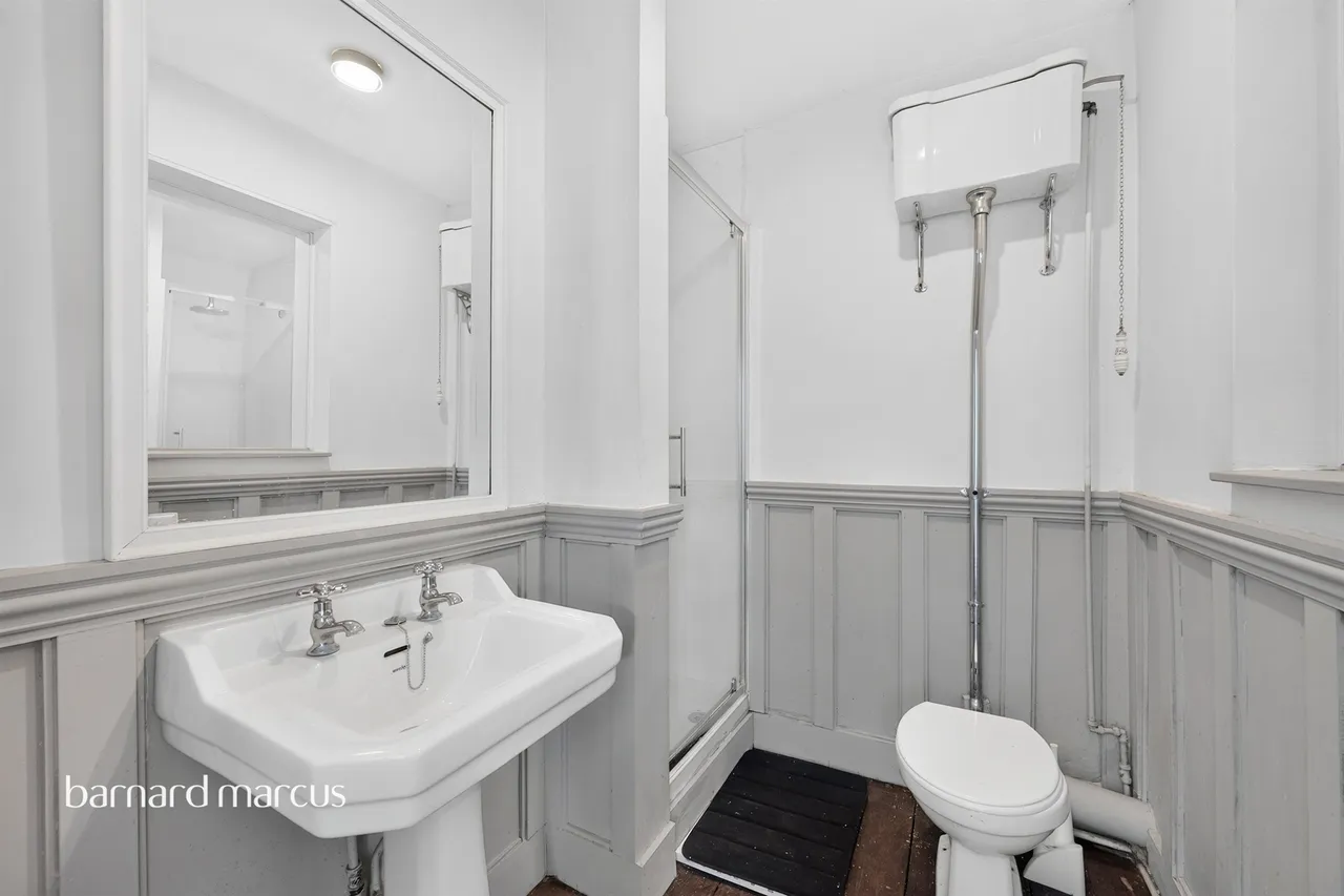 Longdown Lane North, Epsom, KT17, photo 11
