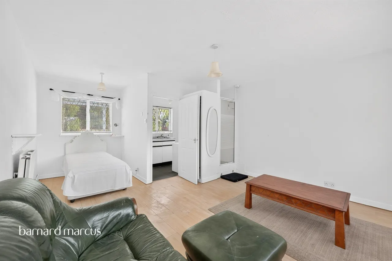 Longdown Lane North, Epsom, KT17, photo 6