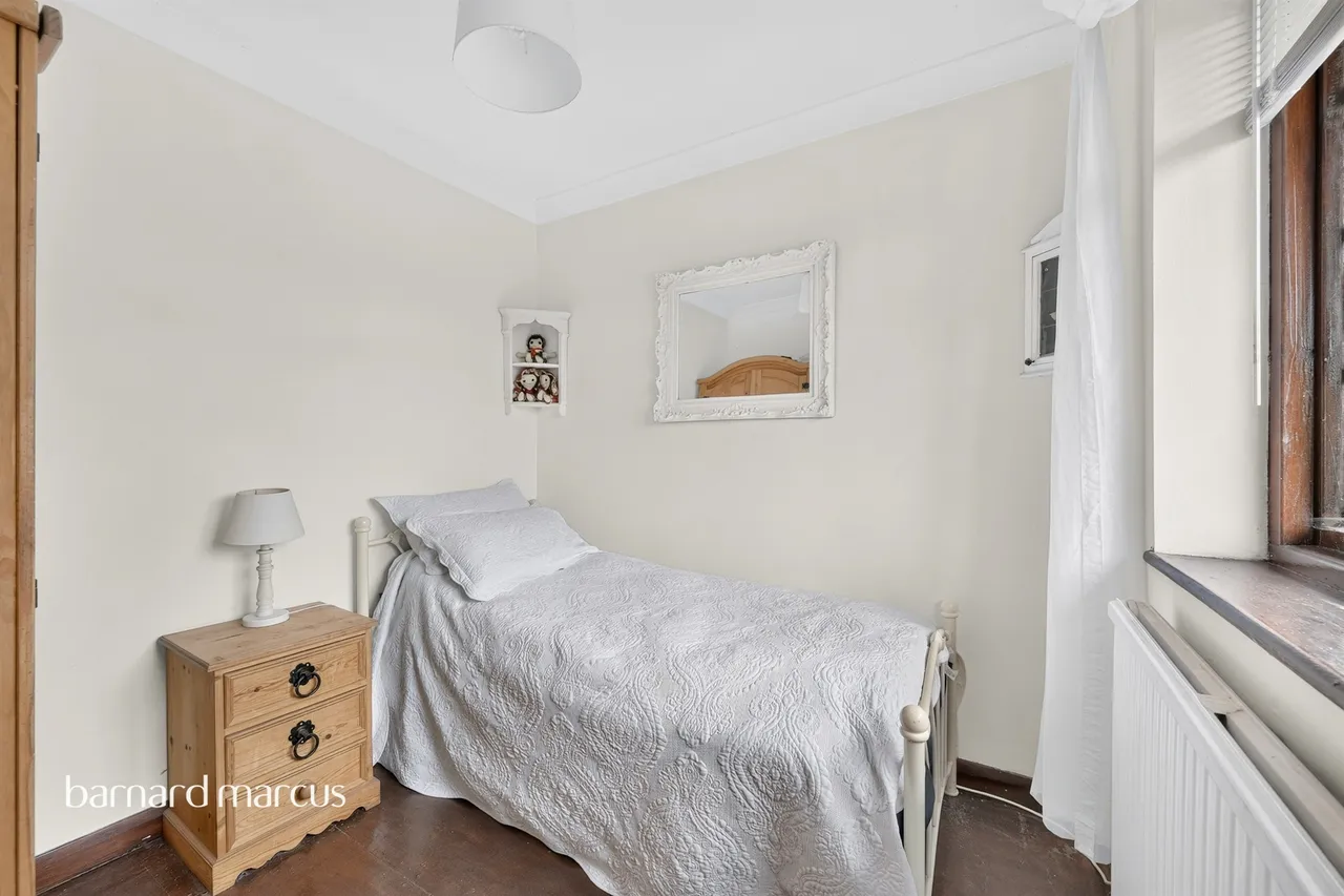 Longdown Lane North, Epsom, KT17, photo 16