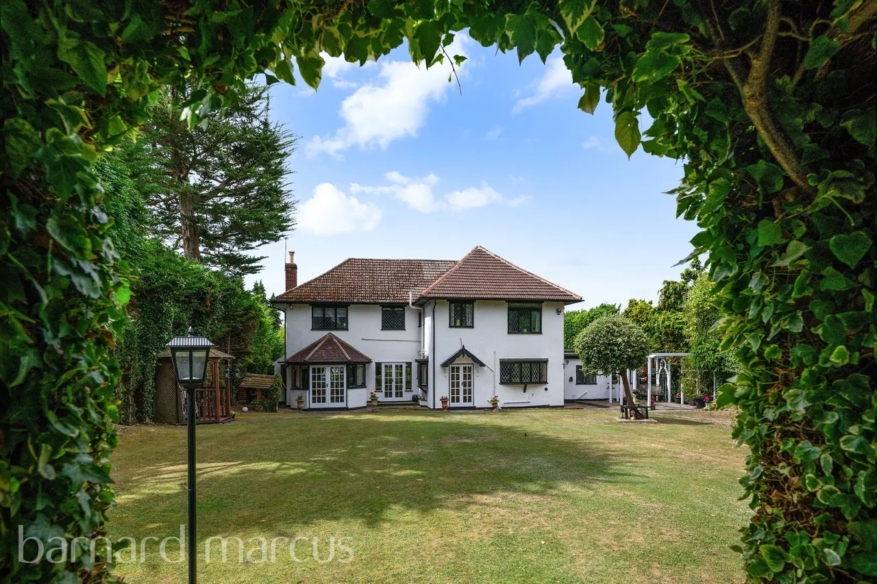 Longdown Lane North, Epsom, KT17, photo 14