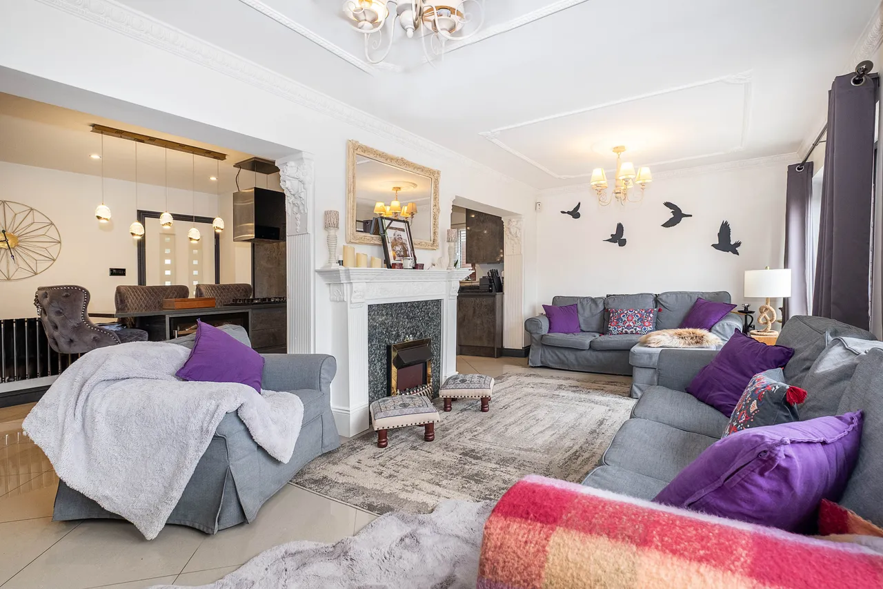 Chertsey Road, Twickenham, TW2, photo 2