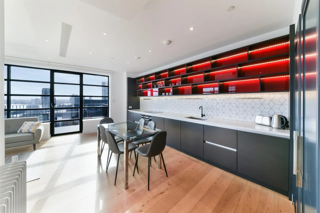 3 bed flat to rent, Defoe House, London City Island, E14