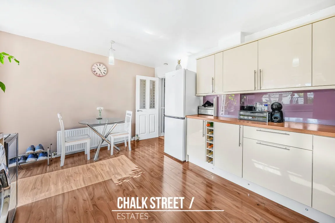 Upper Rainham Road, Hornchurch, RM12 4EF, photo 8