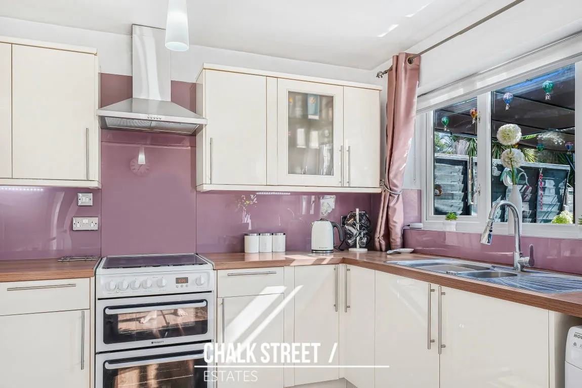 Upper Rainham Road, Hornchurch, RM12 4EF, photo 9