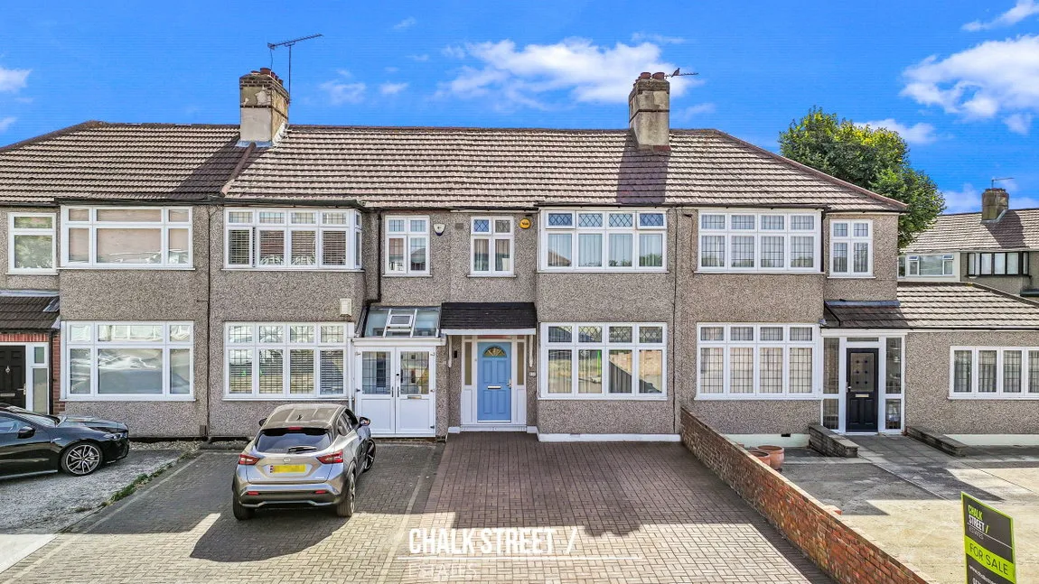 3 bed house for sale — Upper Rainham Road, Hornchurch, RM12 4EF