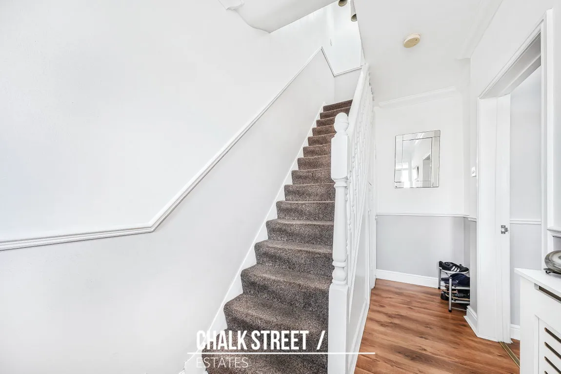 Upper Rainham Road, Hornchurch, RM12 4EF, photo 10