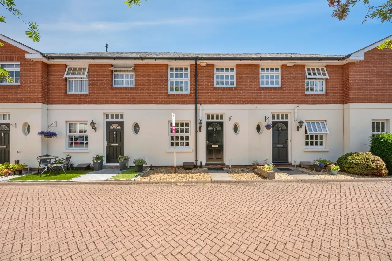 2 bed house for sale — Bedford Court, Bawtry, Doncaster