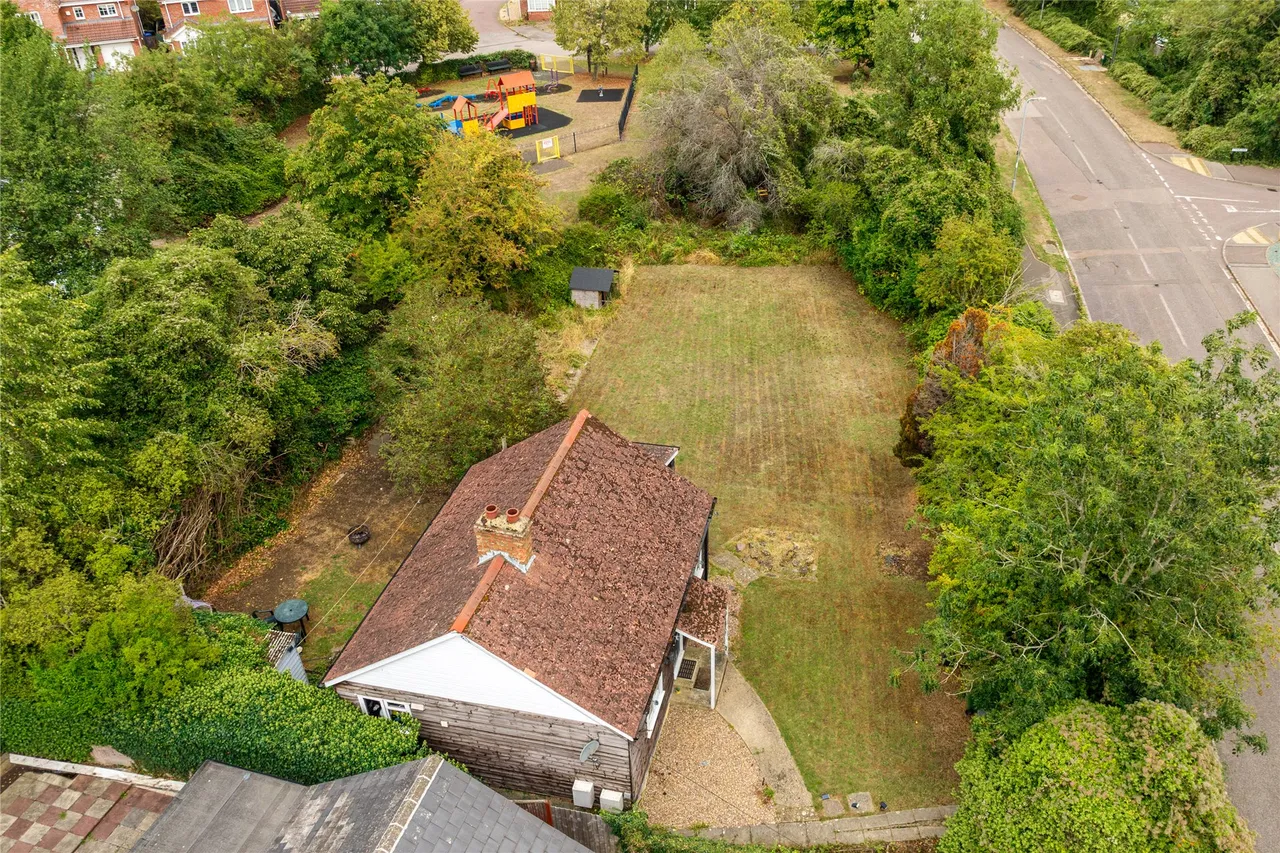 property for sale, Cosgrove Road, Old Stratford, MK19