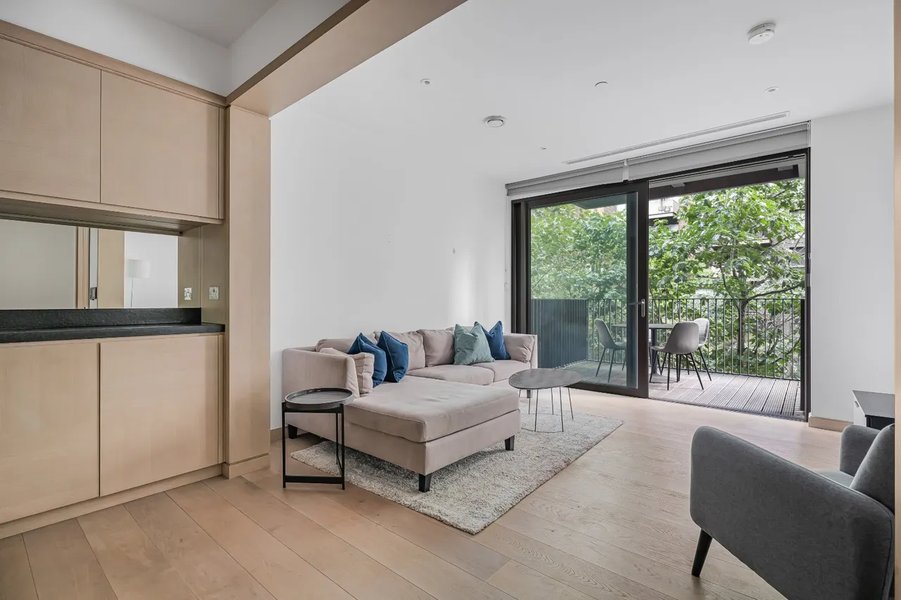 1 bed flat for sale, Viaduct Gardens, London, SW11