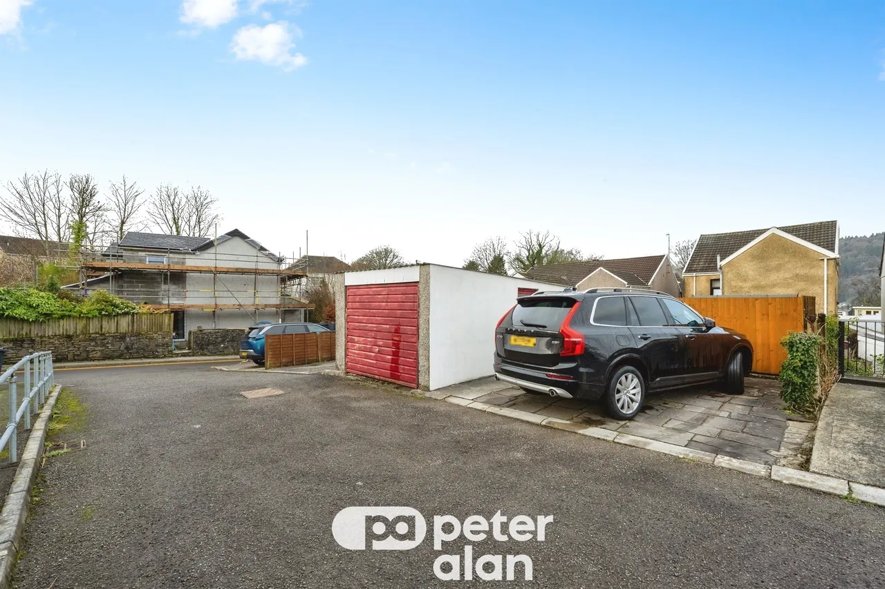 Henfaes Road, Neath, SA11, photo 5