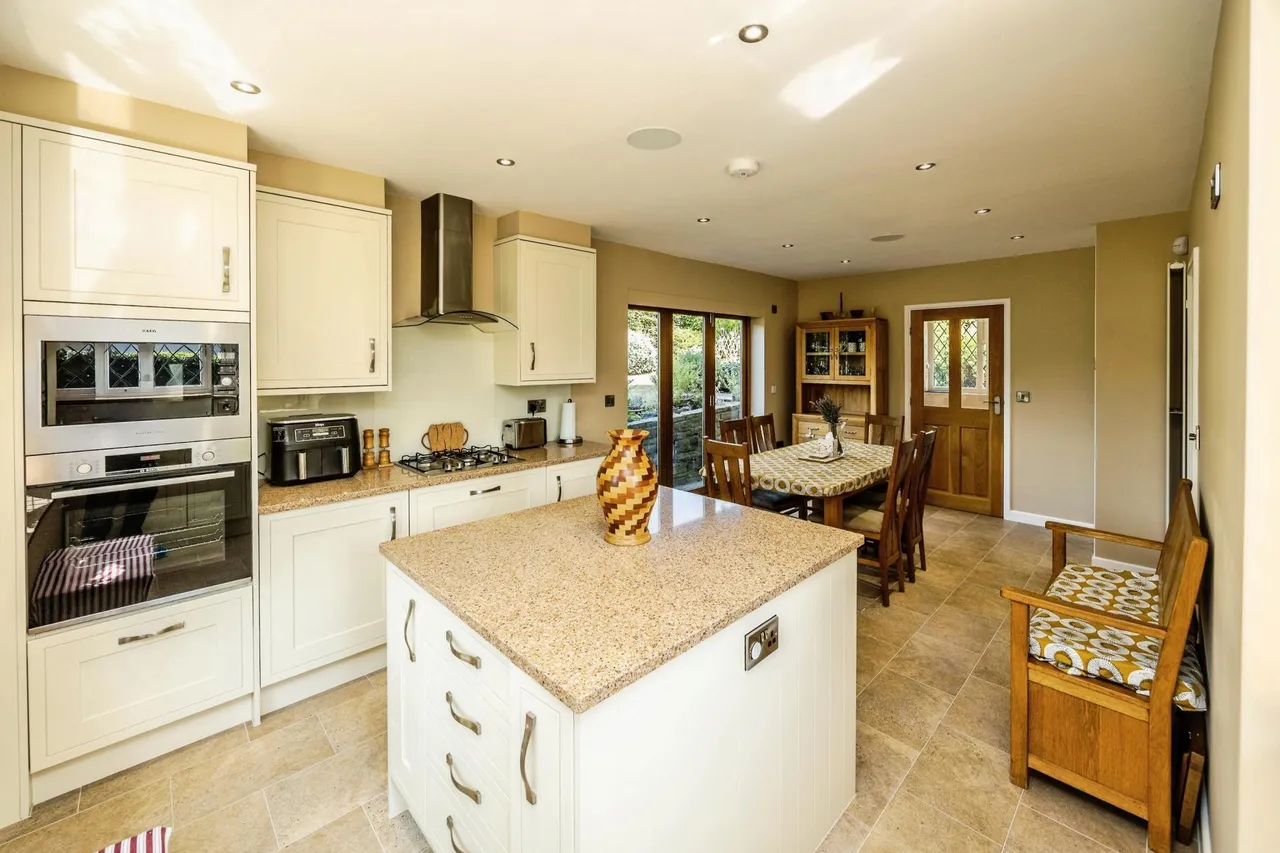 Lightridge Road, Huddersfield, HD2, photo 2