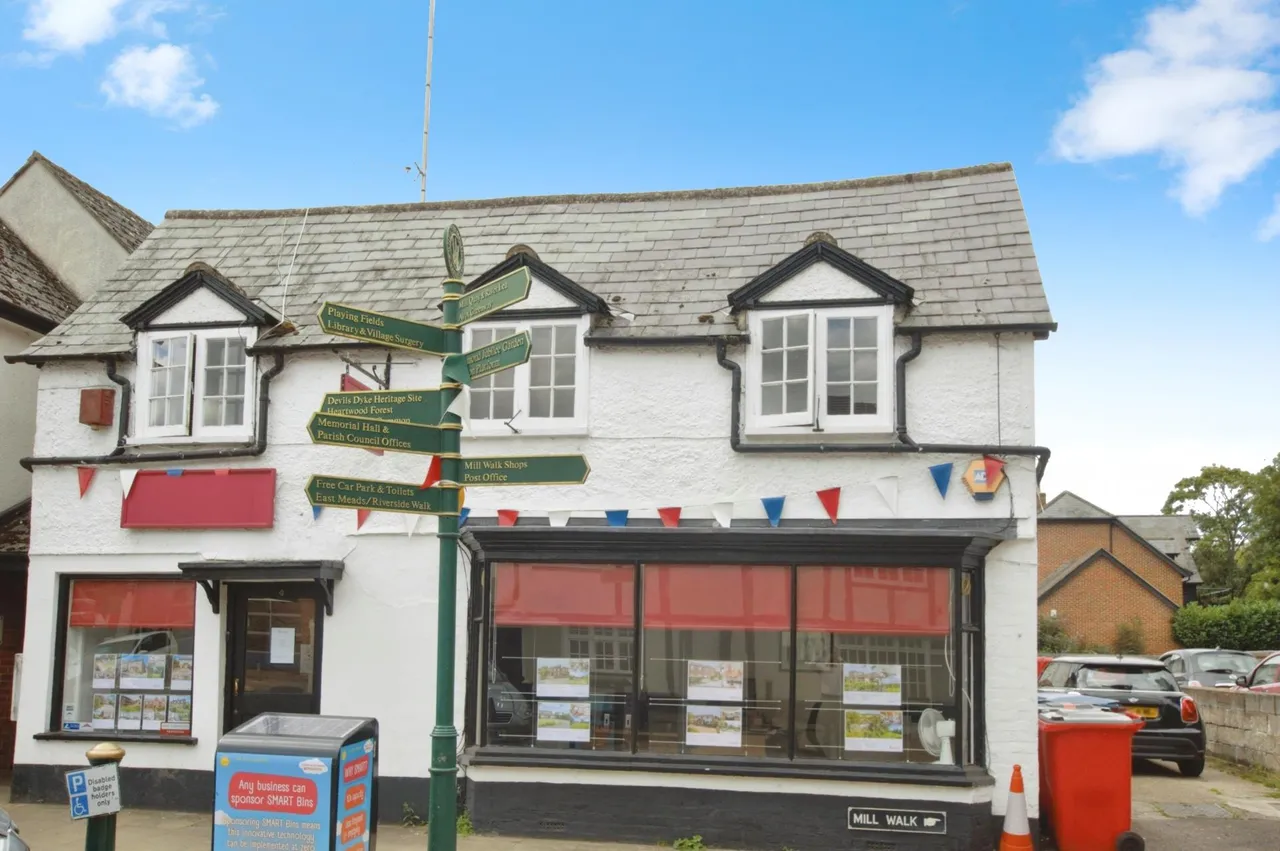 2 bed flat to rent, High Street, Wheathampstead, AL4
