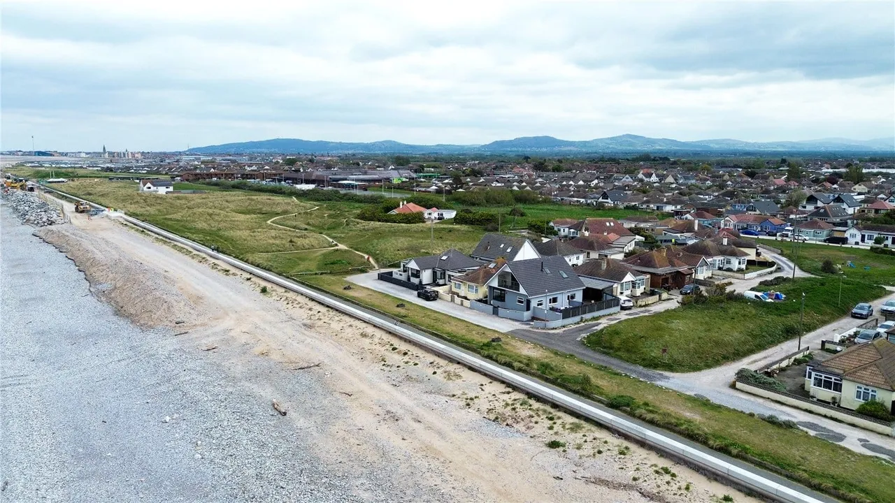 The Promenade, Kinmel Bay, LL18 5NL, photo 29