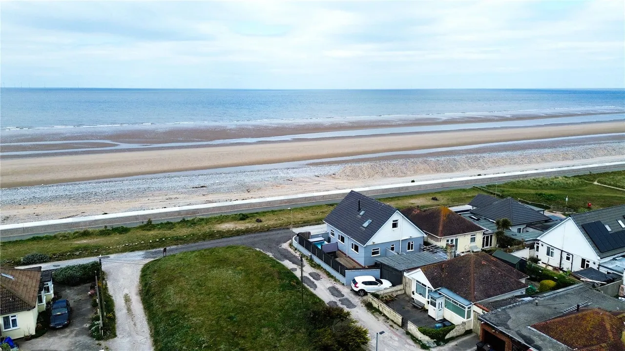 The Promenade, Kinmel Bay, LL18 5NL, photo 28