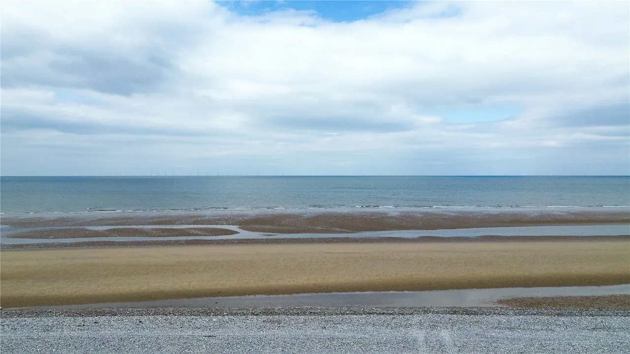 The Promenade, Kinmel Bay, LL18 5NL, photo 31