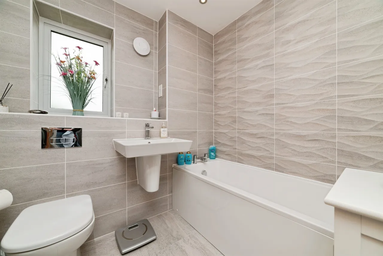 Wordsworth Avenue, Kirk Ella, HU10, photo 17