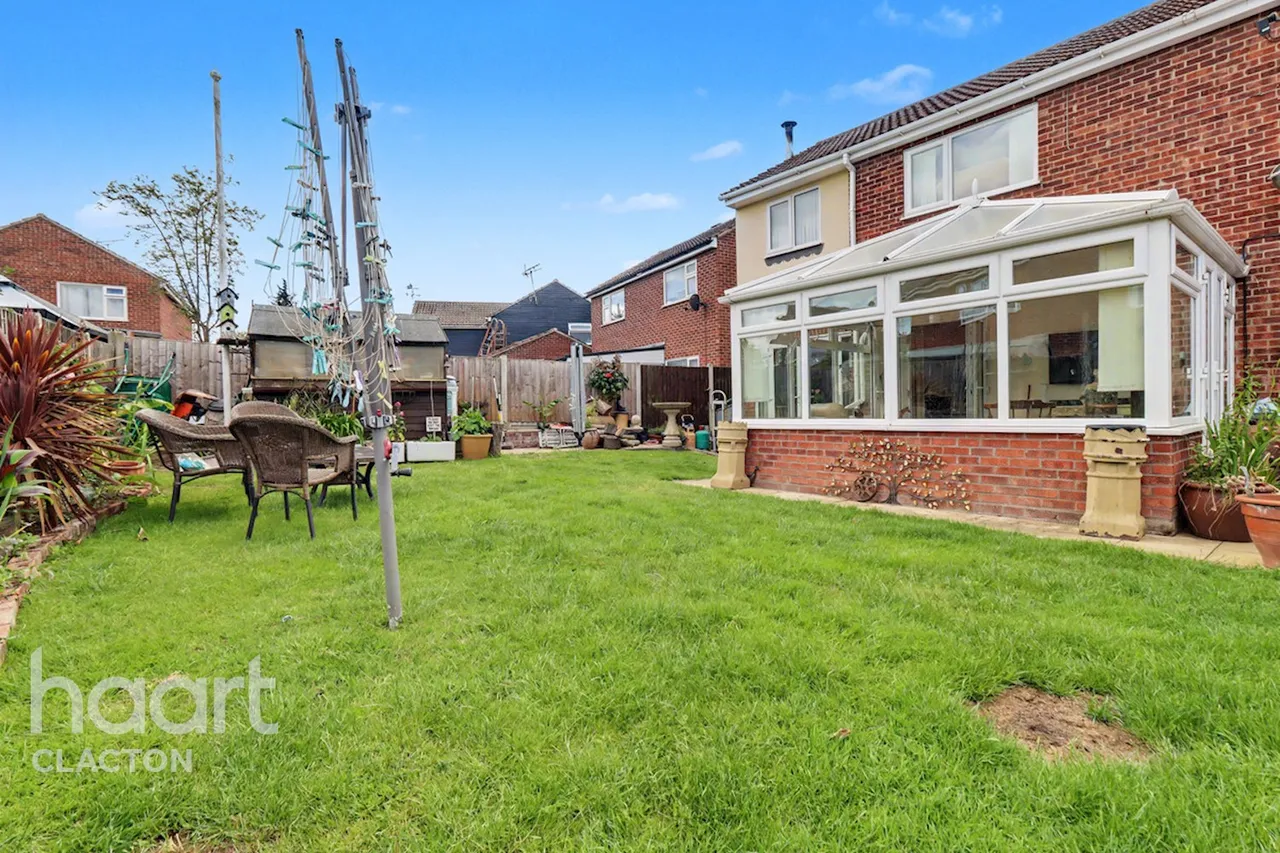 Sheriffs Way, Clacton-On-Sea, CO15, photo 15