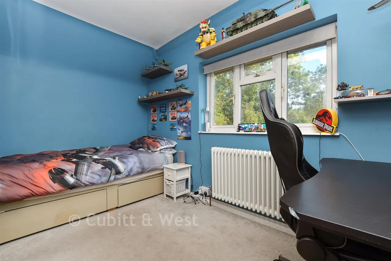 Shamrock Close, Fetcham, KT22, photo 11