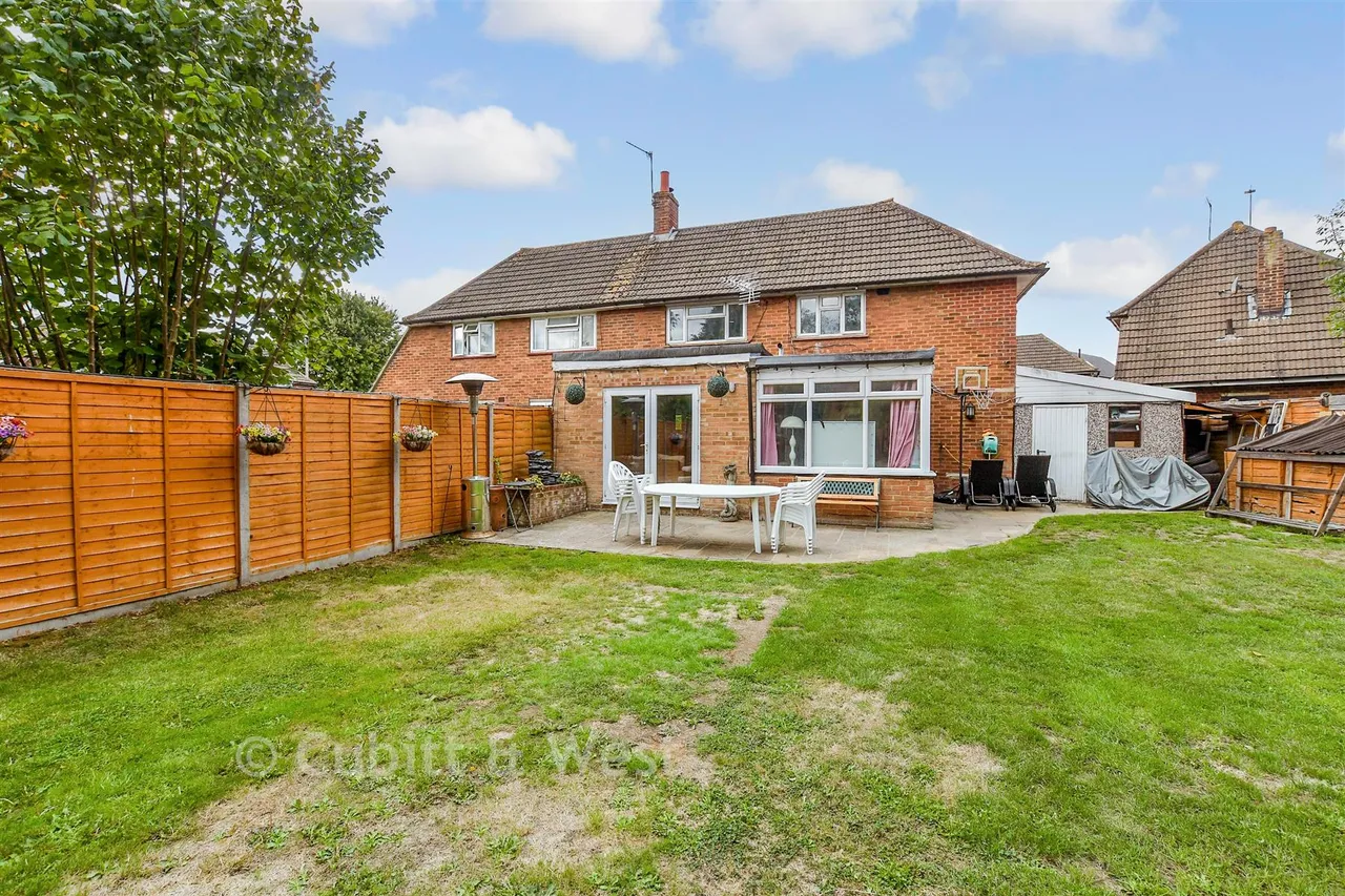 Shamrock Close, Fetcham, KT22, photo 13