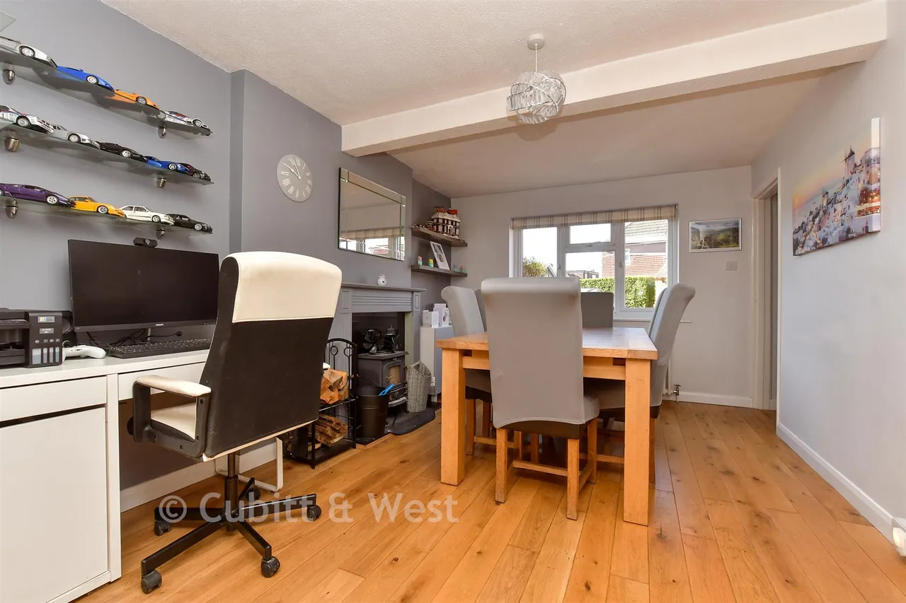 Shamrock Close, Fetcham, KT22, photo 3