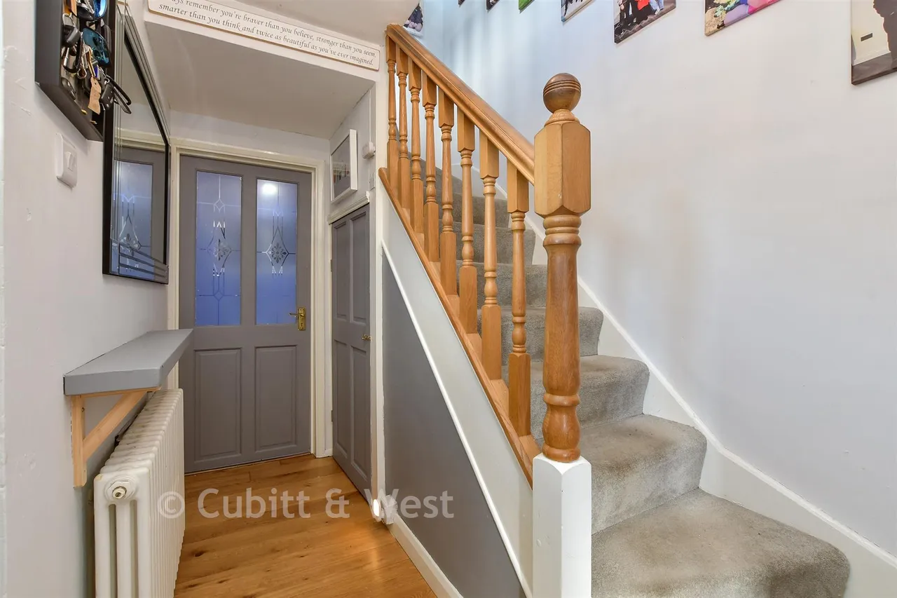 Shamrock Close, Fetcham, KT22, photo 8