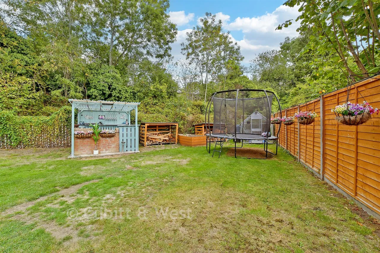Shamrock Close, Fetcham, KT22, photo 14