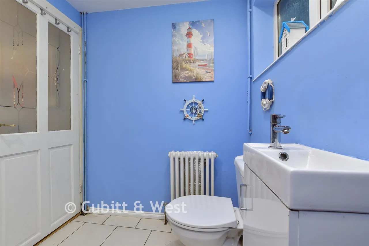 Shamrock Close, Fetcham, KT22, photo 7