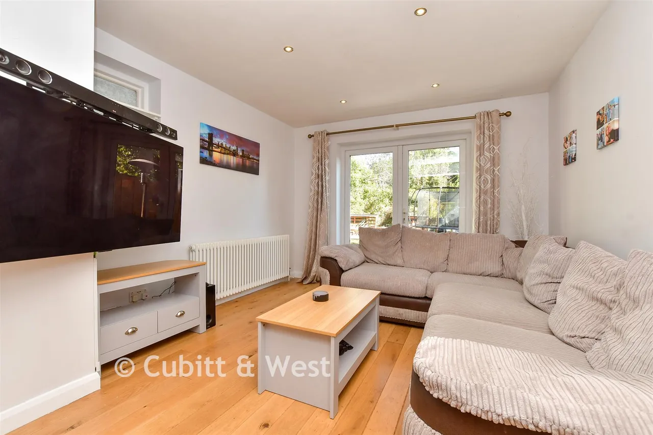 Shamrock Close, Fetcham, KT22, photo 9