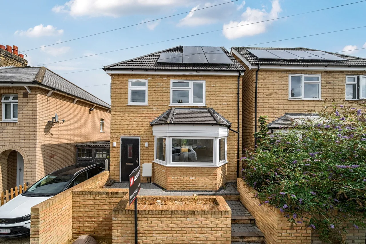 3 bed house for sale — Edwards Road, DA17