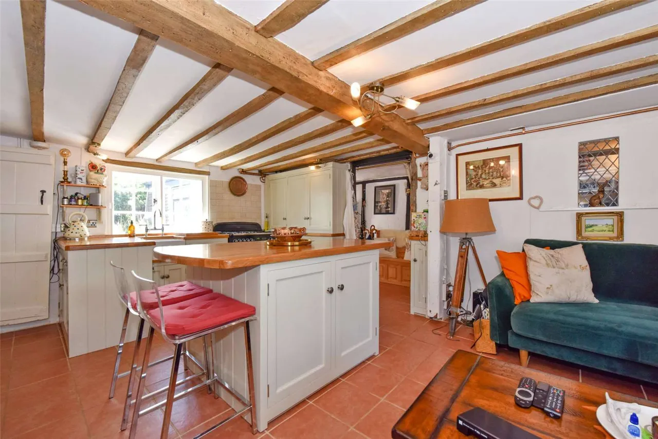 The Broadway, Amersham, Buckinghamshire, HP7 0HJ, photo 3