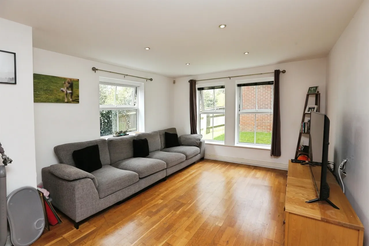 2 bed flat for sale — The Avenue, Fareham