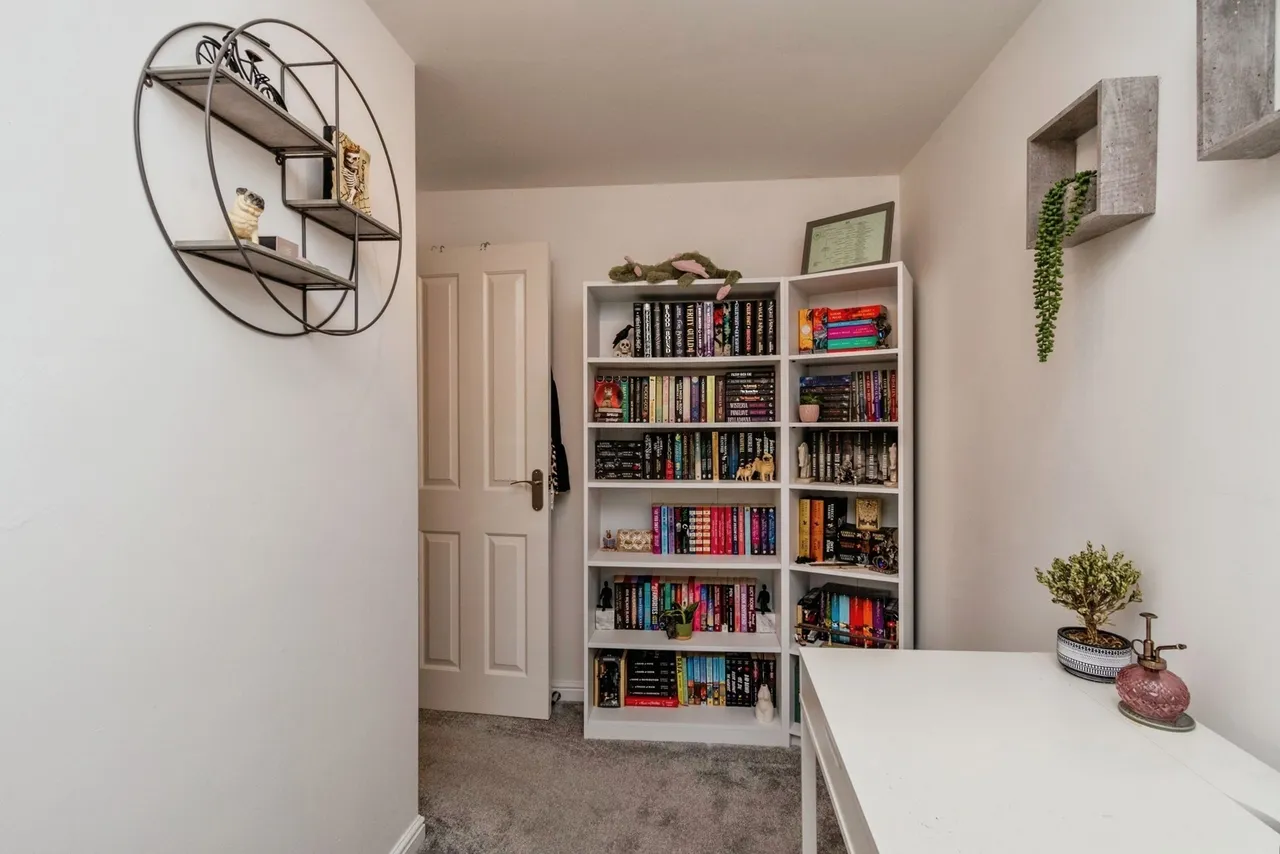 Deans Gate, Willenhall, WV13, photo 16