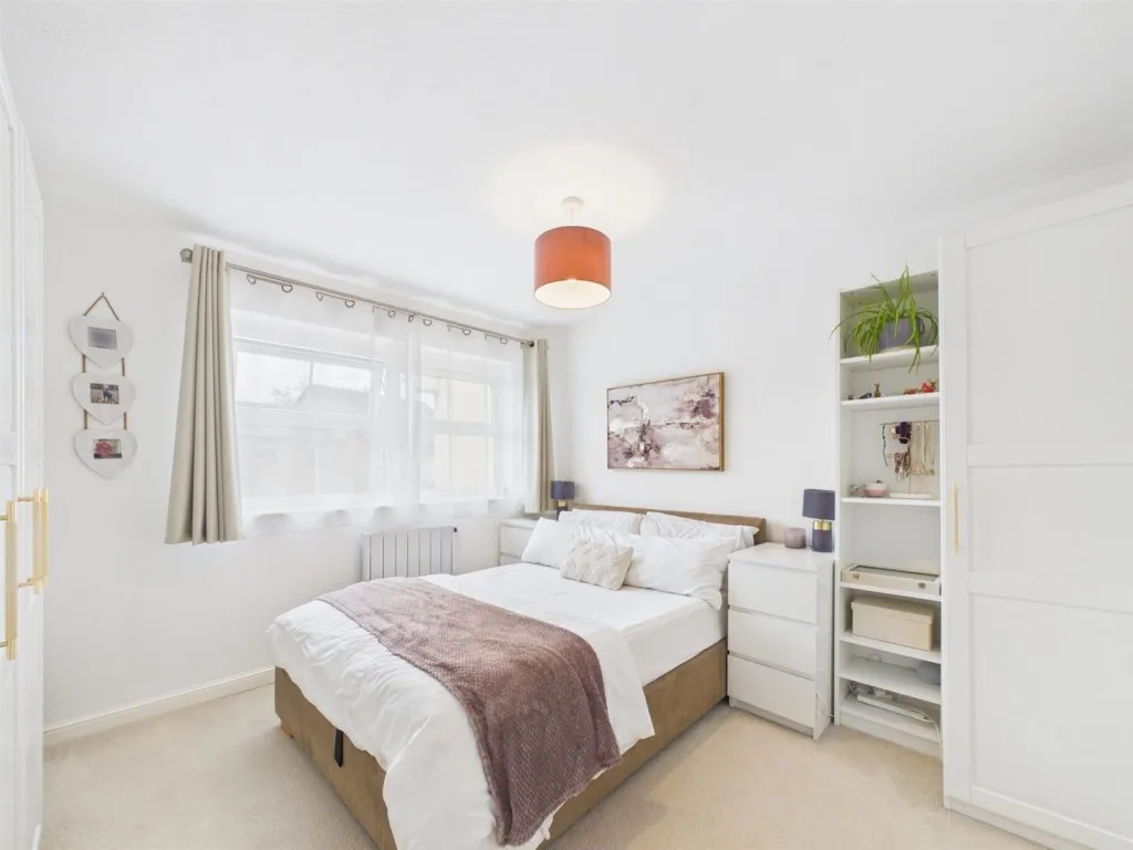 Furrow Close, Hawkslade, photo 7