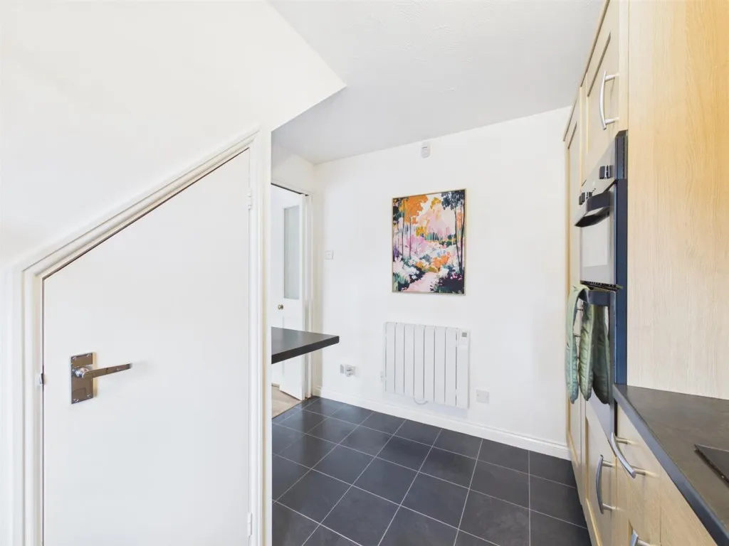 Furrow Close, Hawkslade, photo 6