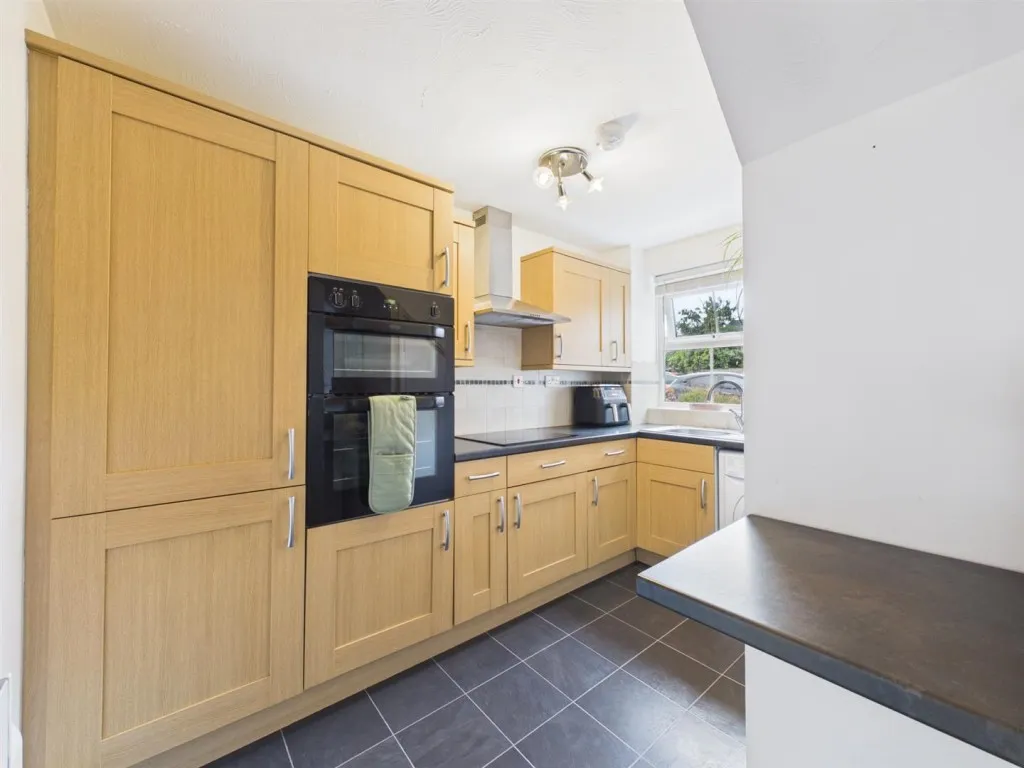 Furrow Close, Hawkslade, photo 4