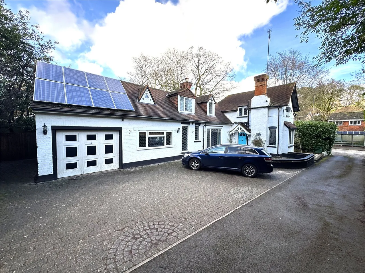 5 bed house for sale — Portsmouth Road, Camberley, Surrey, GU15 1JX