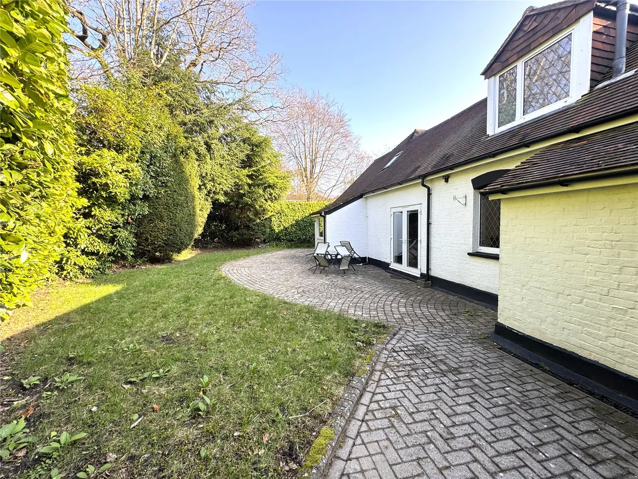 Portsmouth Road, Camberley, Surrey, GU15 1JX, photo 10
