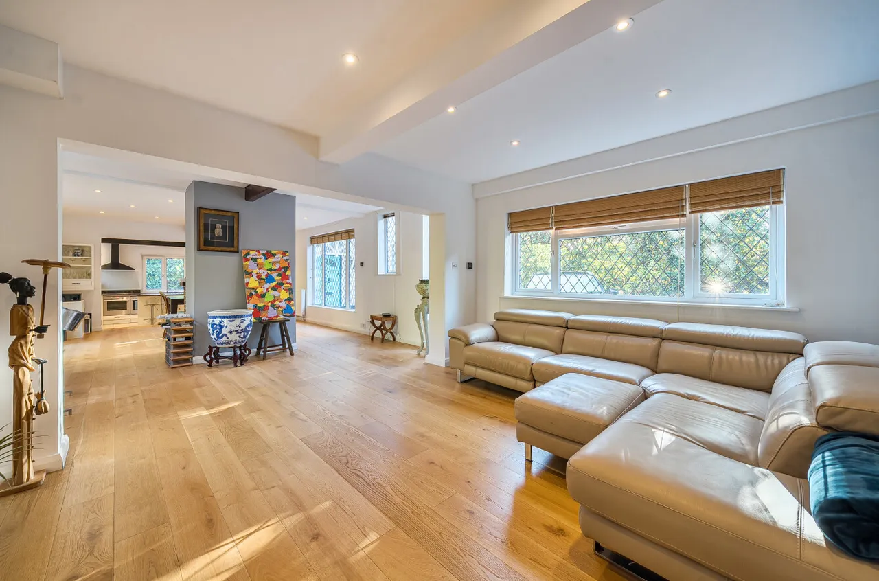 Portsmouth Road, Camberley, Surrey, GU15 1JX, photo 2